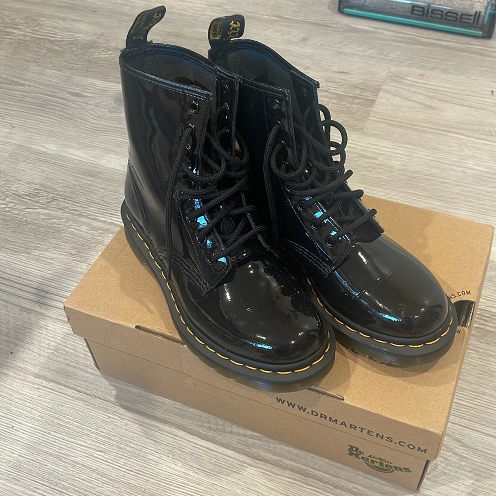 Black size 7 Dr Martens women